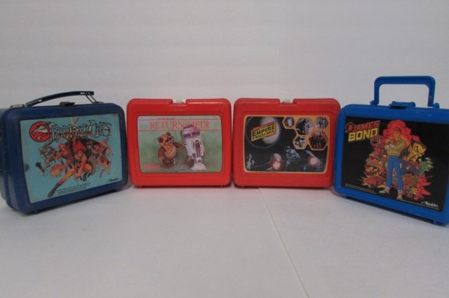 4 PLASTIC LUNCH BOXES 1983 STAR WARS INCLUDES THERMOS,: 1983 STAR WARS INCLUDES THERMOS, 1991 JAMES BOND INCLUDES THERMOS, 1985 THUNDERCATS, 1980 STAR WARS INCLUDES 2 THERMOS BOTTLES