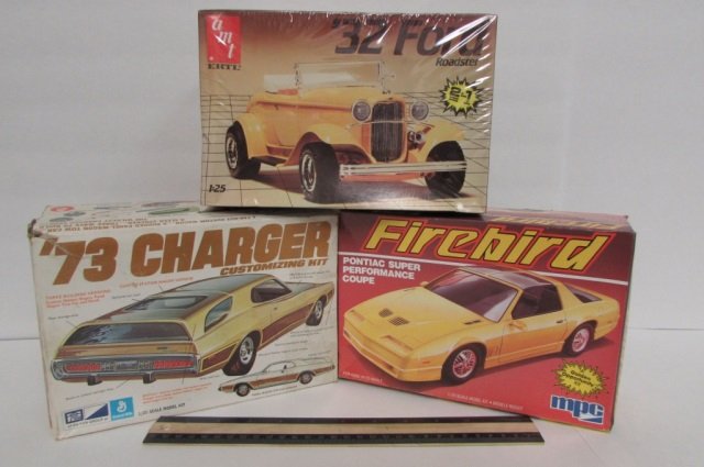 3 VINTAGE CAR MODEL KITS 32 FORD ROADSTER, FIREBIRD: 32 FORD ROADSTER, FIREBIRD PONTIAC SUPER PERFORMANCE COUPE, 73 CHARGER