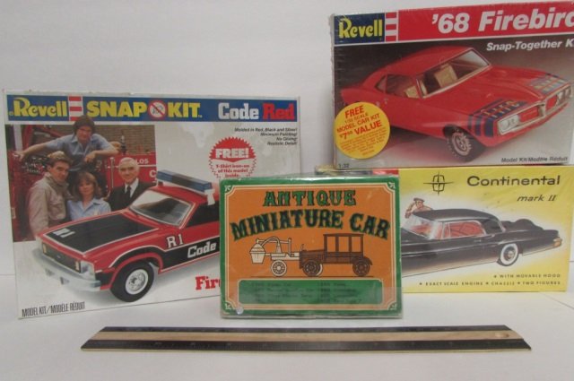 4 PLASTIC CAR MODEL KITS MOST ARE IN THE ORIGINAL: MOST ARE IN THE ORIGINAL PACKAGING,ANTIQUE MINATURE CAR, CONTINENTAL MARK II, 68 FIREBIRD, FIRE CHIEF'S CAR