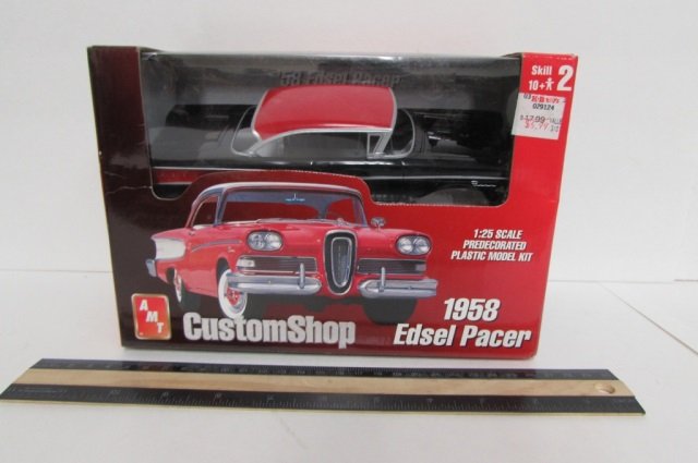 CUSTOMSHOP 1958 EDSEL PACER IN ORIGINAL PACKAGING, 1:25: IN ORIGINAL PACKAGING, 1:25 SCALE PREDECORATED MODEL KIT