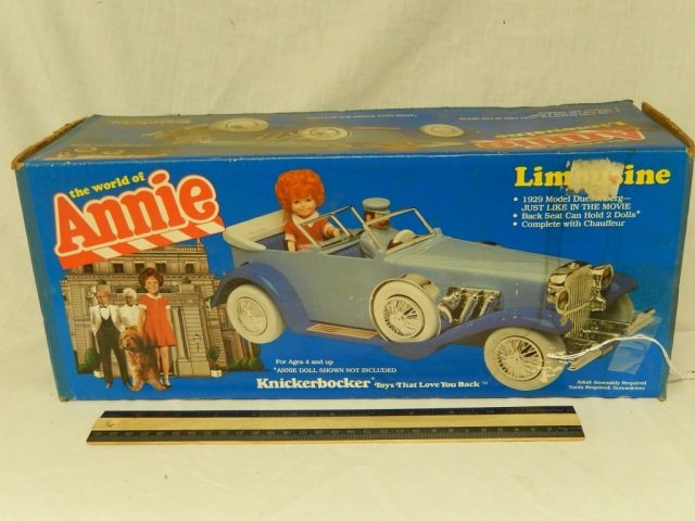 ANNIES LIMOUSINE 1929 MODEL DUESENBERG, BACK SEAT CAN: 1929 MODEL DUESENBERG, BACK SEAT CAN HOLD 2 DOLLS, ORIGINAL PACKAGING HAS BEEN OPENED