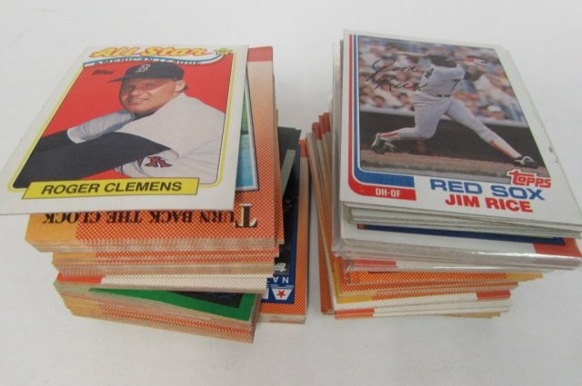 COLLECTIBLE TOPPS BASEBALL CARDS-1990'S AN ASSORTMENT: AN ASSORTMENT OF COLLECTIBLE BASEBALL CARDS FEAUTURING VARIOUS PLAYERS (TONY PENA, ROGER CLEMENS, OZZIE SMITH, etc.)
