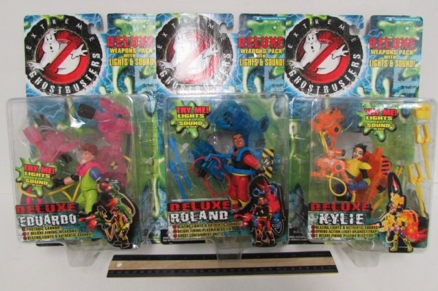 "EXTREME GHOSTBUSTERS" DELUXE FIGURES (3) 3 FIGURES,: 3 FIGURES, ALL IN ORIGINAL PACKAGING (1997) DELUXE ROLAND, DELUXE EDUARDO, & DELUXE KYLIE FIGURES.