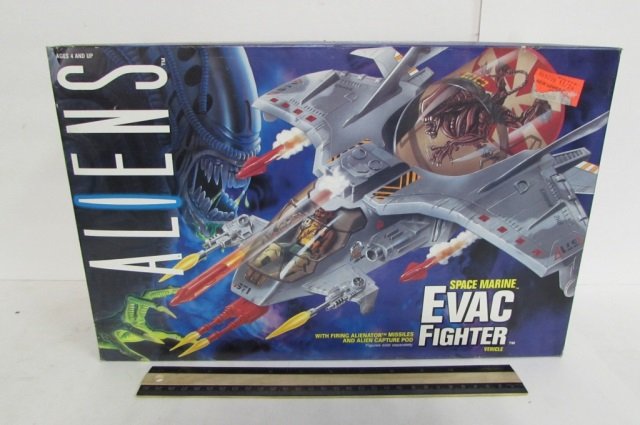 ALIENS SPACE MARINE EVAC FIGHTER VEHICLE IN ORIGINAL: IN ORIGINAL PACKAGING, WITH FIRING ALIENATOR MISSILES AND ALIEN CAPTURE POD