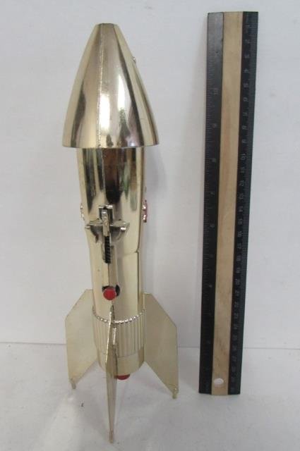 VINTAGE ROCKET SHIP TABLE LIGHTER IN GOOD CONDITION: IN GOOD CONDITION
