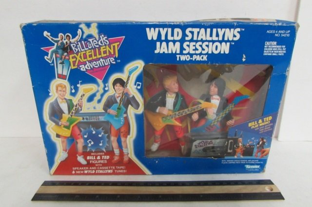 WYLD STALLY JAM SESSION (TWO-PACK) INCLUDES BILL & TED: INCLUDES BILL & TED FIGURES WITH SPEAKER AND CASSETTE TAPE