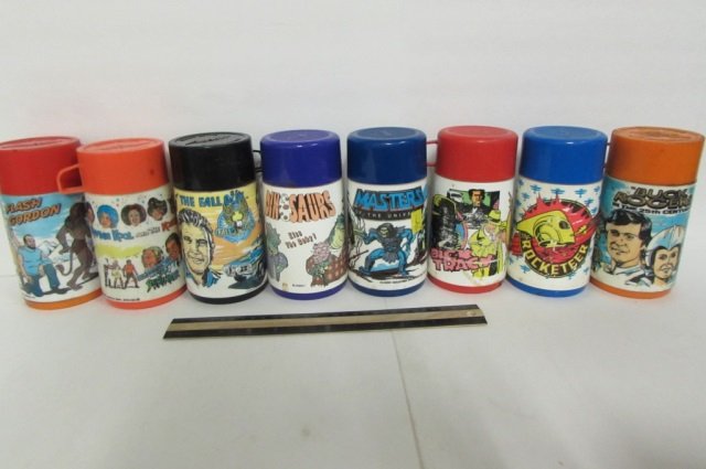 8 VINTAGE PLASTIC THERMOS BOTTLES ROCKETEER, 1976 THE: ROCKETEER, 1976 THE KROFT SUPERSHOW, 1979 BUCK ROGERS, DICK TRACY, 1983 MASTERS OF THE UNIVERSE, 1979 FLASH GORDON, 1981 THE FALL GUY, & DINOSAURS