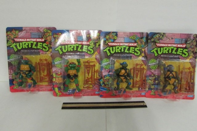 1988 TEENAGE MUTANT NINJA TURTLES (4) ALL ARE IN: ALL ARE IN ORIGINAL PACKAGING, RAPHAEL, LEONARDO, MICHAEL ANGELO, & DONATELLO