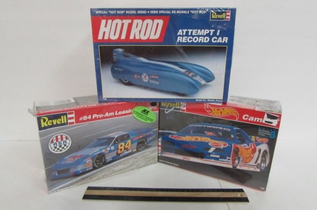 3 VINTAGE PLASTIC CAR MODEL KITS ALL ARE IN ORIGINAL: ALL ARE IN ORIGINAL PACKAGING, #84 PRO-AM LEASING CAMARO, HOT WHEEL CAMARO, & HOT ROD ATTEMPT I RECORD CAR