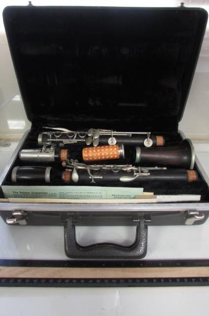 SELMER TRUMPET WITH CARRYING CASE: SELMER TRUMPET WITH CARRYING CASE IN GOOD CONDITION