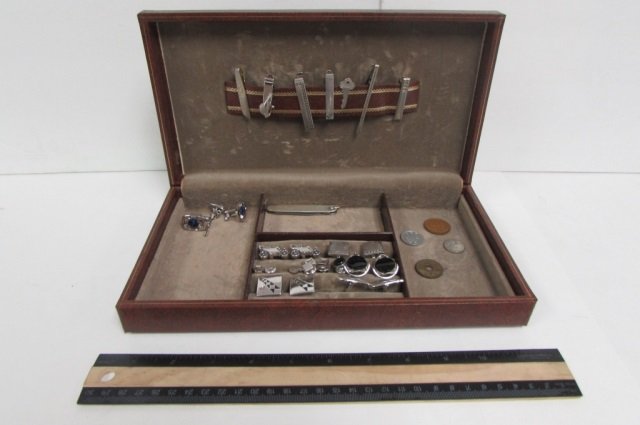 MANS JEWELRY CASE WITH CUFF LINKS & TIE BARS: MANS JEWELRY CASE WITH CUFF LINKS & TIE BARS SILVER TONE JEWELRY, FORIEGN COINS, & A POCKET KNIFE