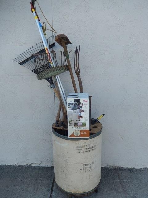 YARD TOOLS AND GARDEN SPRAYER: YARD TOOLS AND GARDEN SPRAYER