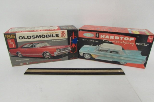 2 VINTAGE PLASTIC CAR MODEL KITS 65 DYNAMIC OLDSMOBILE: 65 DYNAMIC OLDSMOBILE 88 HARDTOP & 1961 BUICK H.T. HARDTOP WITH ENGINE