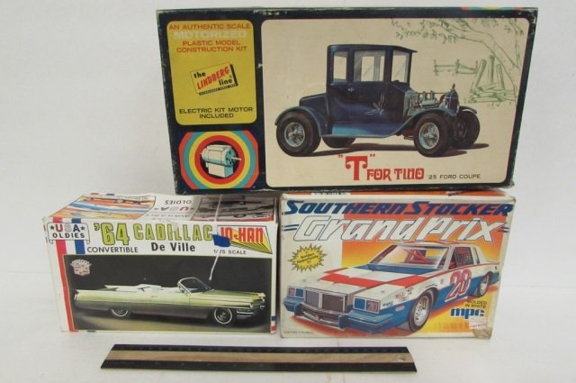 3 VINTAGE PLASTIC CAR MODEL KITS 64 CADILLAC: 64 CADILLAC CONVERTIBLE DE VILLE, SOUTHERN STOCKER GRANDPRIX, & 25 FORD COUPE