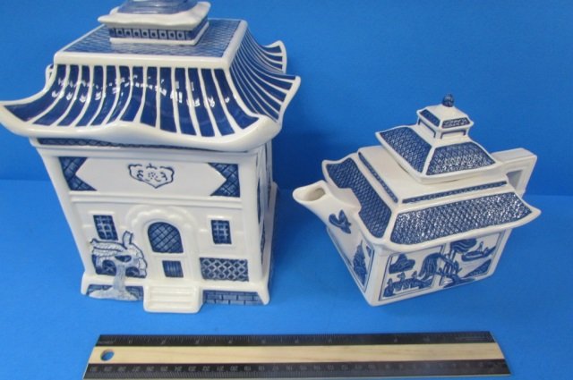 WILLOW BLUE CERAMIC COOKIE JAR AND TEAPOT COOKIE JAR IS: COOKIE JAR IS 9 INCHES TALL, SERIES 1 TEAPOT IS 9 INCHES WIDE, NUMBERED 1099, BLUE AND WHITE, WILLOW BLUE COLLECTIBLES AND CHRISTOPHER JOHNSON DESIGN, EXCELLENT CONDITION, NO MARKS