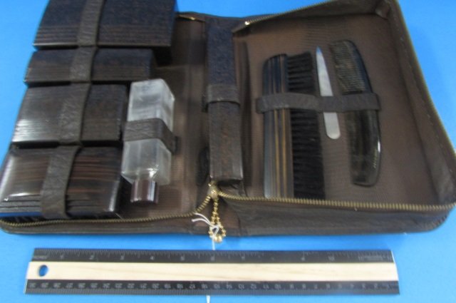 VINTAGE MAN'S TRAVEL KIT COMPLETE SET INCLUDING PLASTIC: COMPLETE SET INCLUDING PLASTIC STORAGE CONTAINERS, BOTTLE, BRUSHES, COMBS, IN GOOD CONDITION