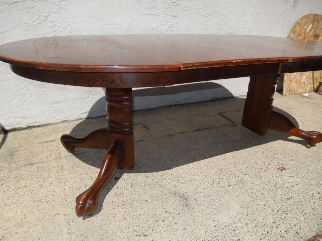 OAK ROUND TABLE WITH 2 LEAVES 88" LONG WITH 2 LEAVES,: 88" LONG WITH 2 LEAVES, EACH LEAF 21", 45" ROUND TABLE, 46" WIDE, CLAW FEET ARE ON CASTERS