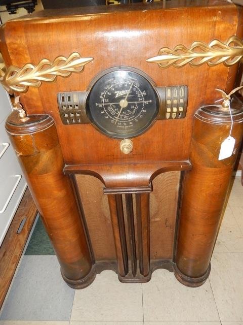ZENITH RADIO VINTAGE FLOOR MODEL USA AND FOREIGN: USA AND FOREIGN BROADCAST AND POLICE, 26" WIDE X 41" TALL