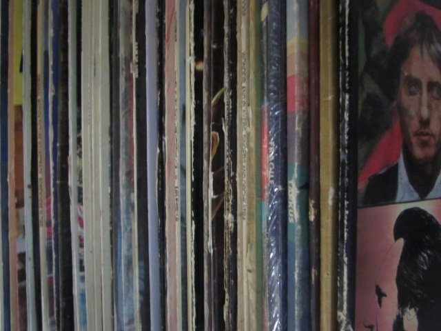 VINTAGE VINYL RECORD ALBUMS (40+) BOX LOT INCLUDES DEEP: BOX LOT INCLUDES DEEP PURPLE, STEVE MILLER BAND, FRAGILE YES, THE WHO (FACE DANCES) AND MANY MORE