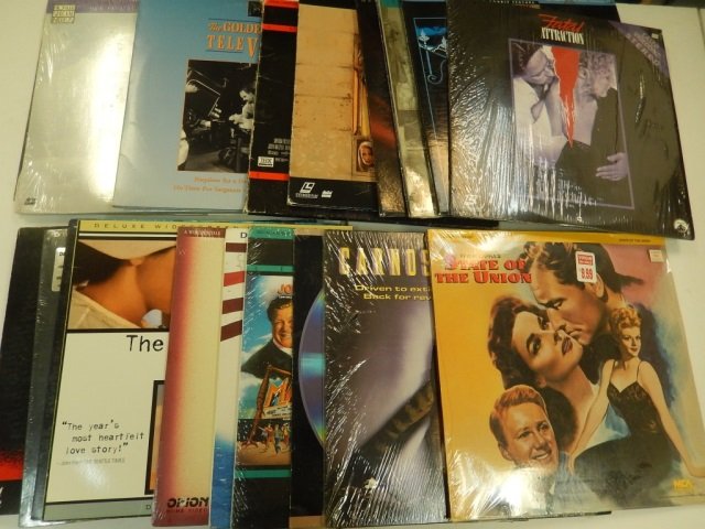 LASER DISC COLLECTION (24) THE GOLDEN AGE OF: THE GOLDEN AGE OF TELEVISION, THE FLIGT OF THE EAGLE,JAMES BOND, SEAN CONNERY, JURRASIC PARK, & OTHERS