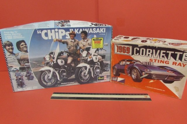 2 VINTAGE CAR MODEL KITS 1969 CORVETTE STING RAY &: 1969 CORVETTE STING RAY & CHIPS KAWASAKI