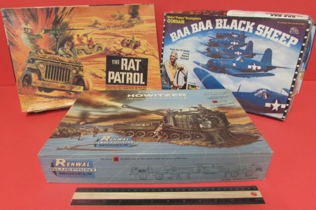 3 VINTAGE PLASTIC MODEL KITS THE RAT PATROL, 8 INCH: THE RAT PATROL, 8 INCH HOWITZER, BAA BAA BLACK SHEEP