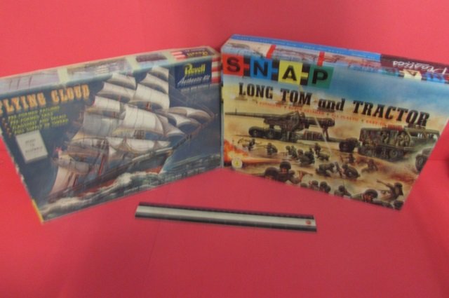 2 VINTAGE PLASTIC MODEL KITS FLYING CLOUD & LONG TOM &: FLYING CLOUD & LONG TOM & TRACTER