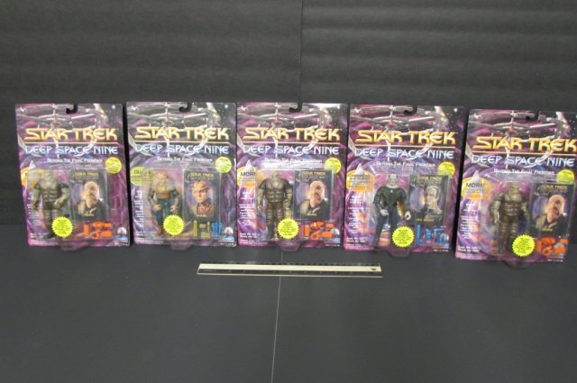 1993 STAR TREK DEEP SPACE NINE FIGURES (5) ALL ARE IN: ALL ARE IN ORIGINAL PACKAGING, QUARK, COMMANDER GUL DUKAT, & (3) MORN FIGURES