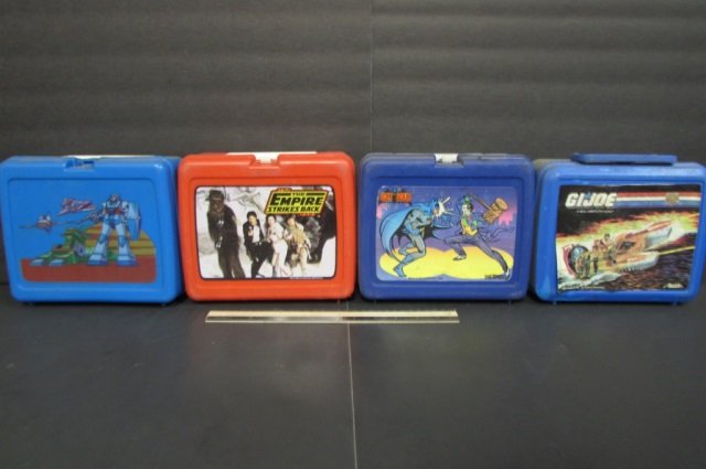 VINTAGE PLASTIC LUNCH BOXES (4) GI JOE, BATMAN,: GI JOE, BATMAN, STARWARS, AND UNKNOWN ROBOT BOX
