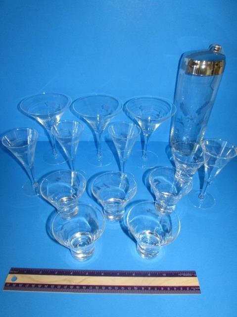 ETCHED GLASS BARWARE (13 PIECES) WHEAT DESIGN ETCHING,: WHEAT DESIGN ETCHING, INCLUDES SHAKER, 3 MARTINI GLASSES, 4 SMALL WINE STEMS, 5 DOUBLE SHOT GLASSES. ALL IN GOOD CONDITION.