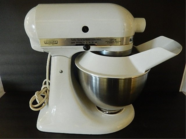 KITCHEN AID SPEED CONTROL MIXER COMES WITH ACCESSORIES: COMES WITH ACCESSORIES