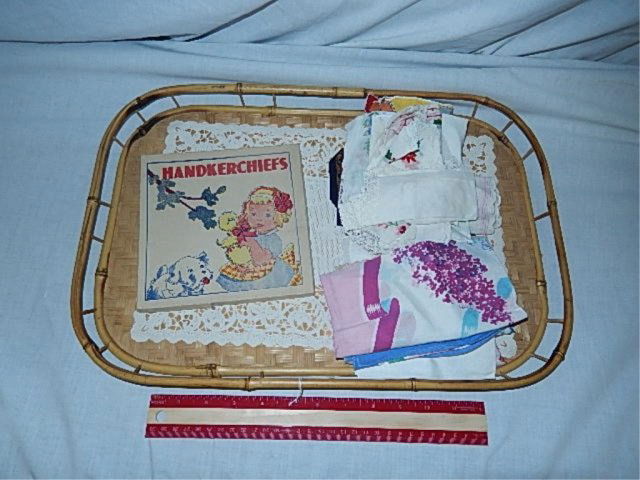 VINTAGE HANKERCHIEF COLLECTION 21 VINTAGE HANKERCHIEFS: 21 VINTAGE HANKERCHIEFS (1 BOXED) LACE, EMBROIDERED AND SILK