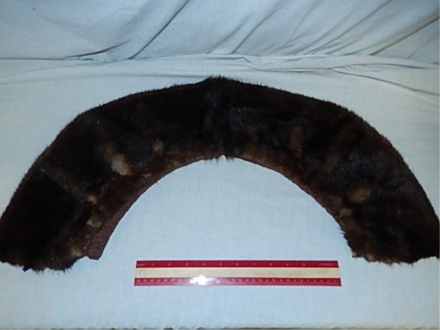 BROWN MINK VINTAGE COLLAR DARK BROWN MINK, GOOD: DARK BROWN MINK, GOOD CONDITION FOR IT'S AGE, 23" NECK MEASUREMENT, 8" WIDE. NO CLOTH OR PAPER LABELS.