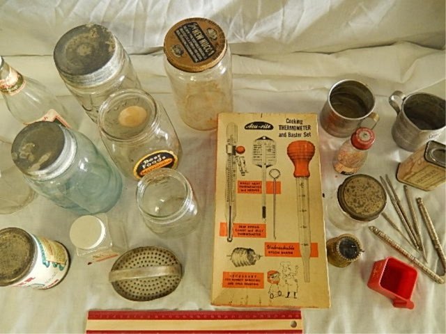 VINTAGE KITCHENWARE MASON JARS, KETCHUP BOTTLES,: MASON JARS, KETCHUP BOTTLES, MEASURING CUPS, BASTER SET, AND MORE