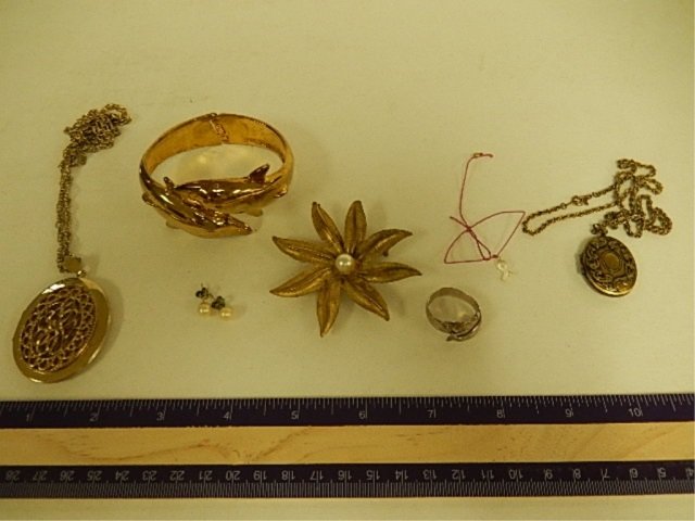 VINTAGE JEWELRY LOCKETS, BROOCHES, BRACELET, & PEARL: LOCKETS, BROOCHES, BRACELET, & PEARL TYPE EARRINGS