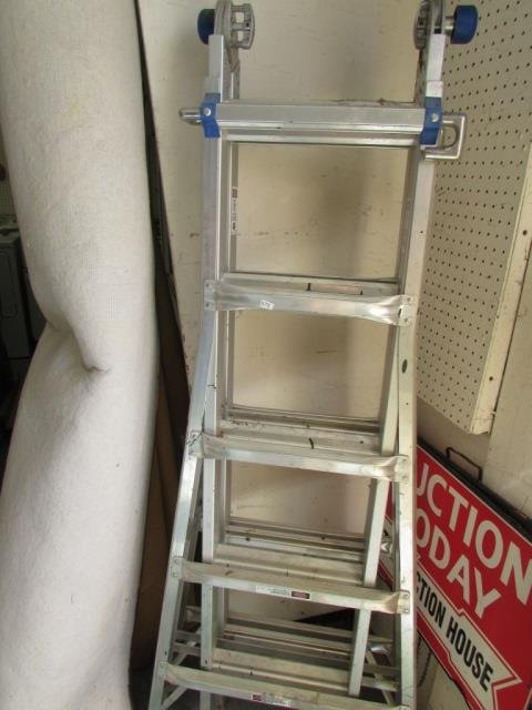 WERNER EXTENSION LADDER EXTENDS TO 21' & HOLDS 300: EXTENDS TO 21' & HOLDS 300 POUNDS
