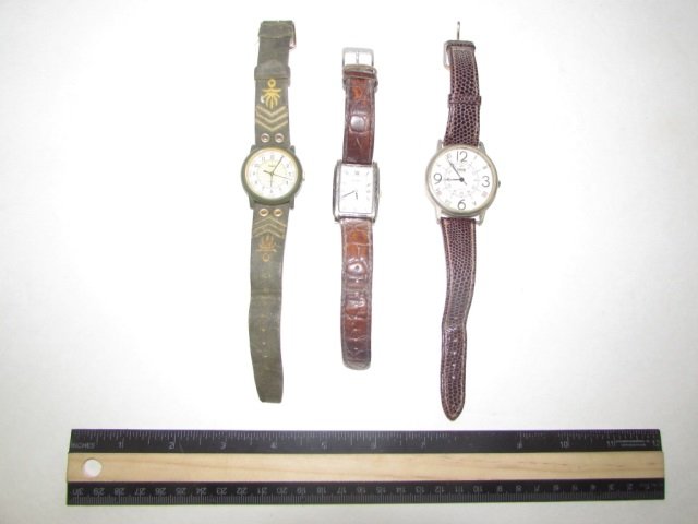 SEIKO TIMEX FOSSIL MENS WATCHES SEIKO WATCH WITH: SEIKO WATCH WITH LEATHER BAND, TIMEX WATCH WITH CLOTH BAND, FOSSIL WATCH WITH LEATHER BAND. MAY NEED REPAIR.