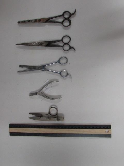 VINTAGE HAIR SCISSORS AND CUTTERS(5) NEEDS CLEANING,: NEEDS CLEANING, SOME RUST.