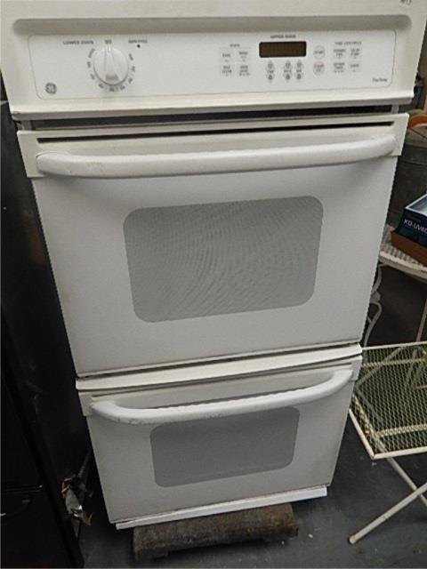 GE TRUTEMP ELECTRIC DOUBLE OVEN USED WHITE FRONT OVEN: USED WHITE FRONT OVEN MEASURES 26.5" X 50"