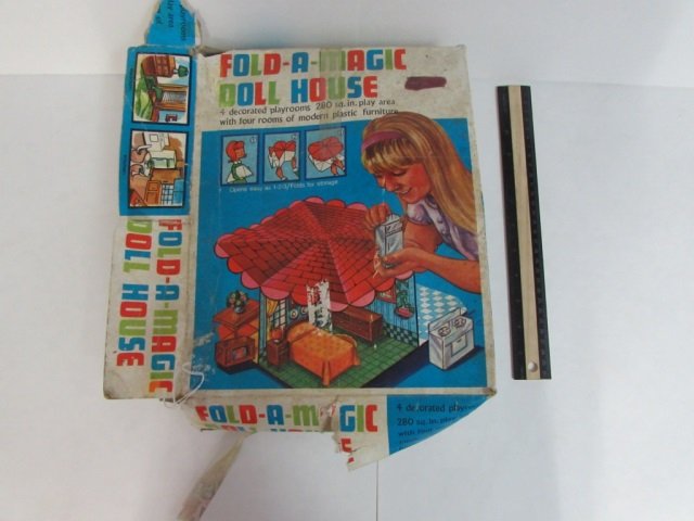 FOLD A MAGIC DOLL HOUSE ORIGINAL PACKGING IS DAMAGED: ORIGINAL PACKGING IS DAMAGED AND OPENED BUT ALL PIECES SEEM TO BE INTACT