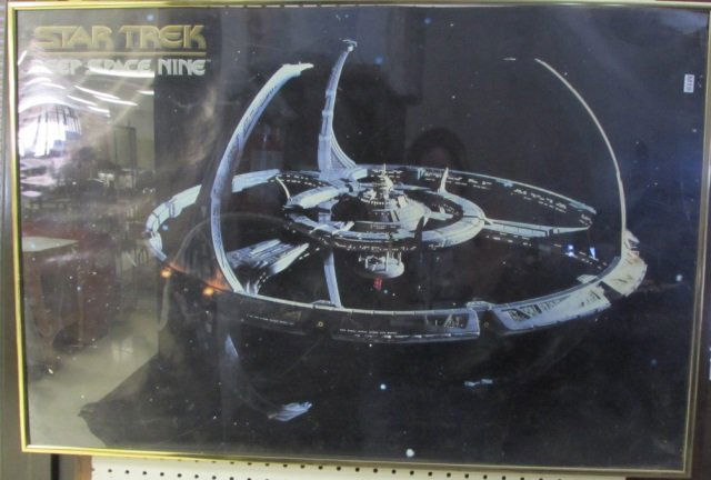 STAR TREK DEEP SPACE NINE FRAMED POSTER: STAR TREK DEEP SPACE NINE FRAMED POSTER