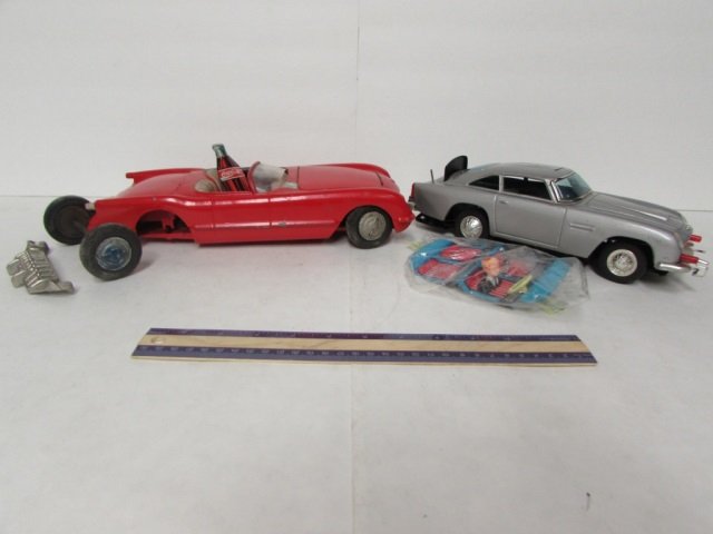 2 VINTAGE METAL CARS JAMES BOND ASHTON MARTIN (BATTERY: JAMES BOND ASHTON MARTIN (BATTERY OPERATED), RED CAR NEEDS SOME ASSEMBLY