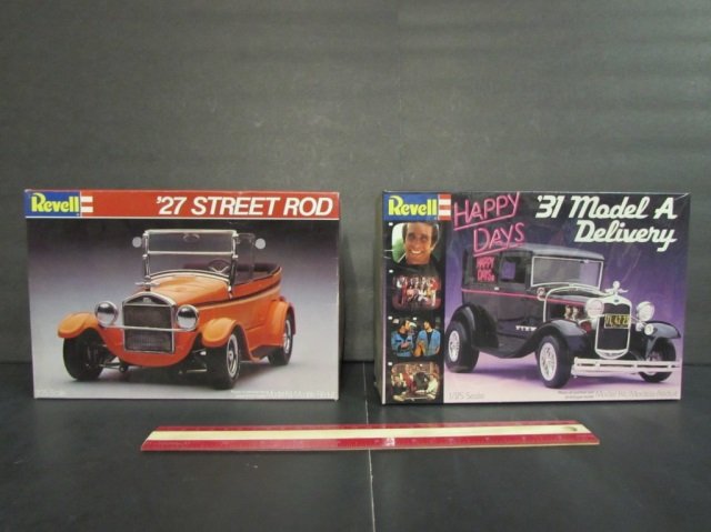 2 VINTAGE PLASTIC CAR MODEL KITS 31 MODEL A DELIVERY &: 31 MODEL A DELIVERY & 27 STREET ROD