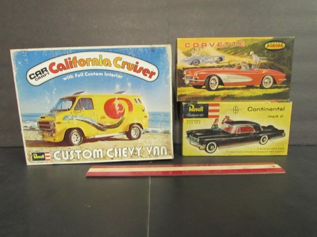 3 VINTAGE PLASTIC CAR MODEL KITS CONTINENTAL MARK II,: CONTINENTAL MARK II, CORVETTE, & CUSTOM CHEVY VAN