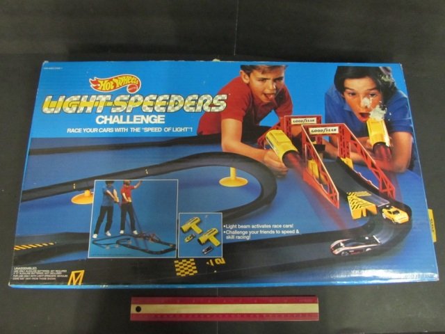 HOT WHEELS LIGHT SPEEDERS RACING SET ORIGINAL PACKAGING: ORIGINAL PACKAGING