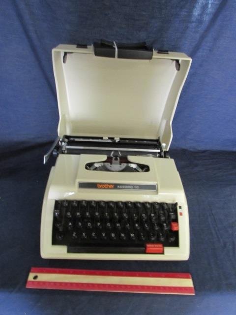 BROTHER ACCORD 10 PORTABLE TYPEWRITER EXCELLENT: EXCELLENT CONDITION