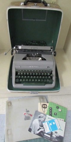 ROYAL PORTABLE MANUAL TYPEWRITER COMES WITH MANUAL, IN: COMES WITH MANUAL, IN GOOD CONDITION
