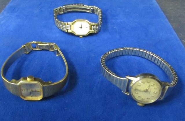 LADIES PULSAR WATCHES (3) ONE IS A 17 JEWEL BENRUS: ONE IS A 17 JEWEL BENRUS WATCH