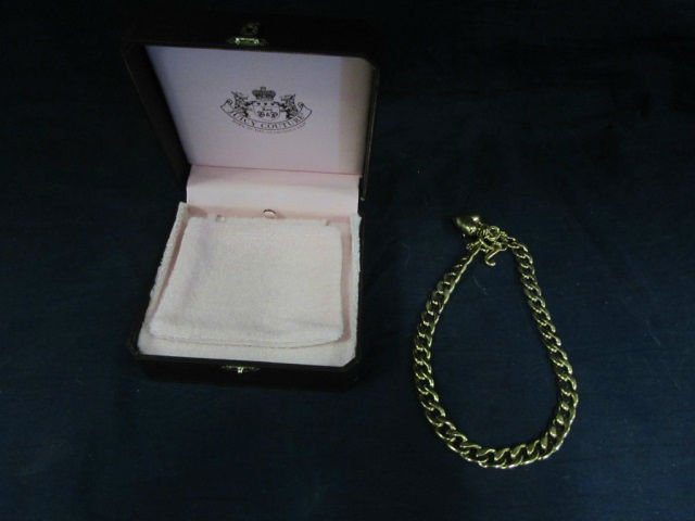 JUICY COUTURE GOLDTONE NECKLACE COMES IN ORIGINAL BOX: COMES IN ORIGINAL BOX