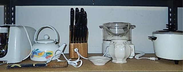 KITCHENWARE INCLUDES A TOSTER, TEA POT, KNIFE SET,: INCLUDES A TOSTER, TEA POT, KNIFE SET, STEAMER, RICE COOKER AND MORE